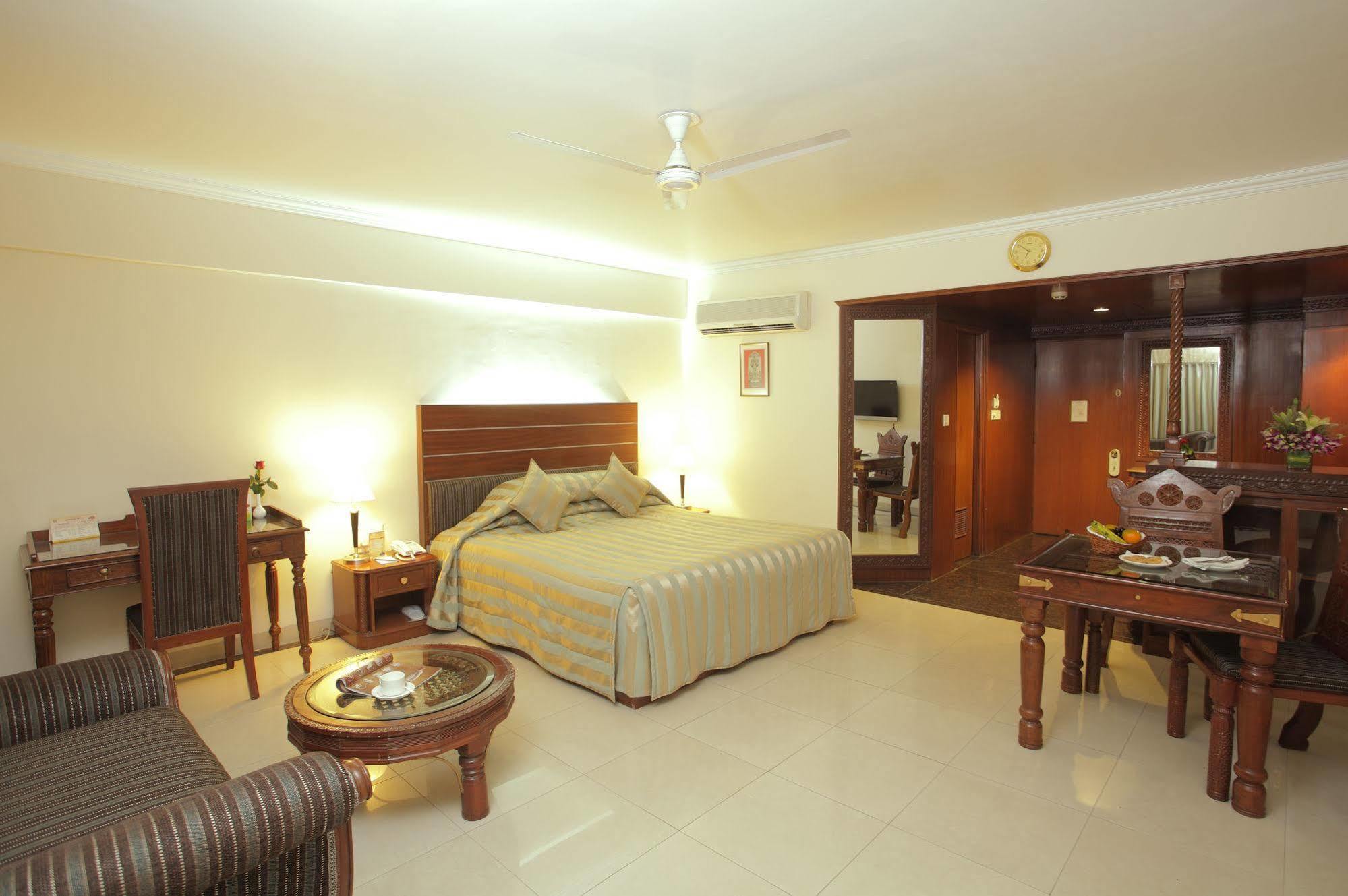 Hotel Om Tower Jaipur Ngoại thất bức ảnh