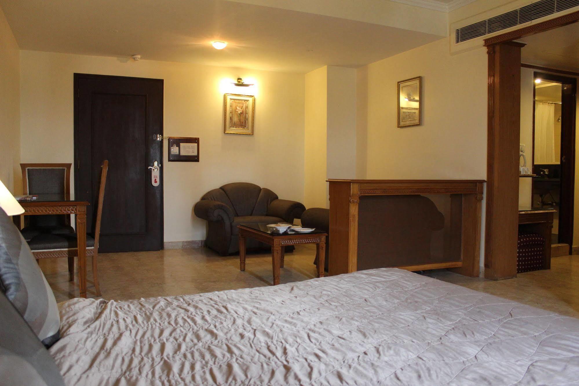 Hotel Om Tower Jaipur Ngoại thất bức ảnh